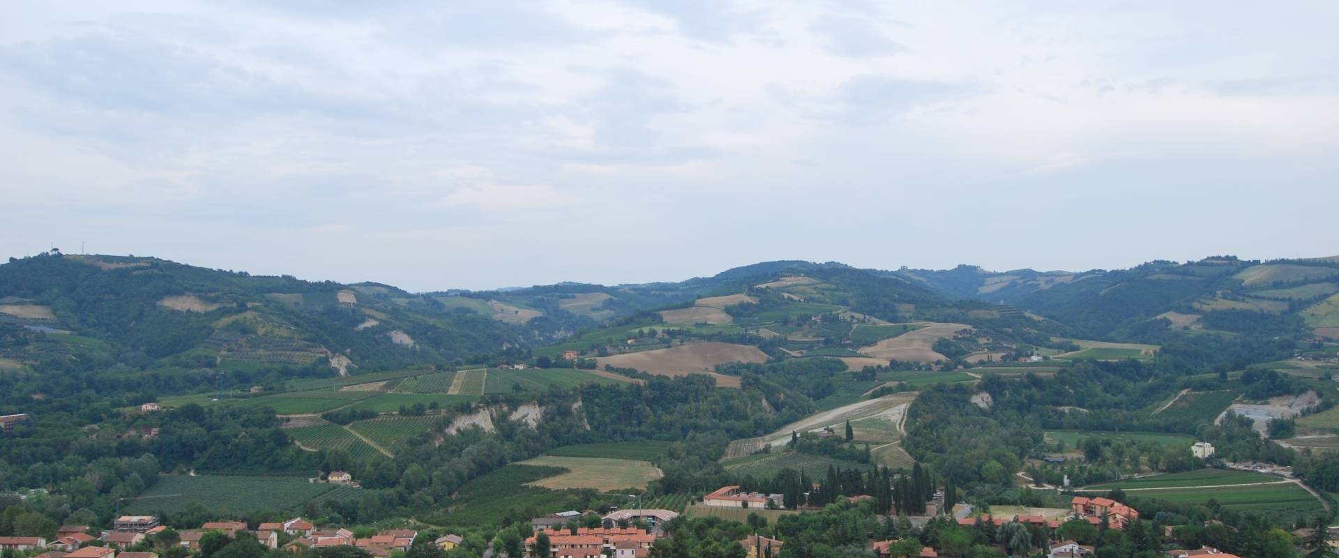 Il paesaggio visto dalla Rocca Manfrediana foto di Chiari86